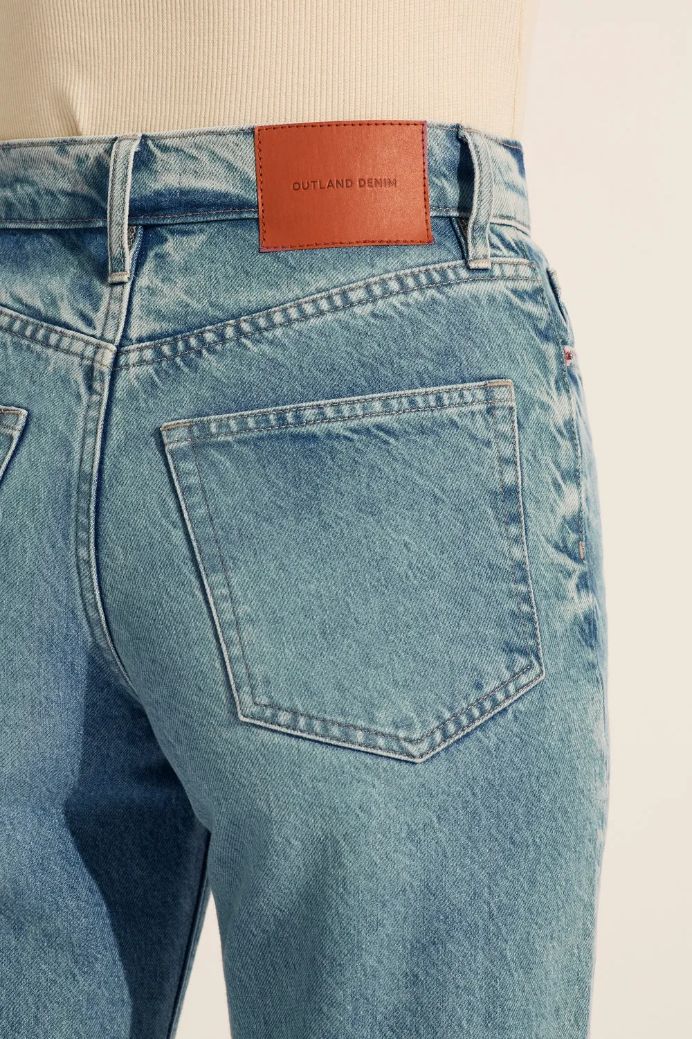 Addison Mid Barrel Jean Aged Blue