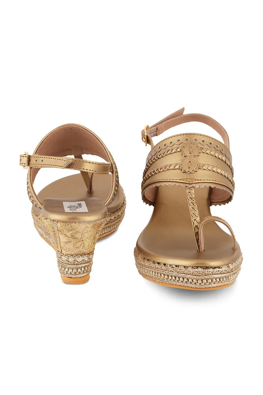 Border Back Strap Low Wedge Antique