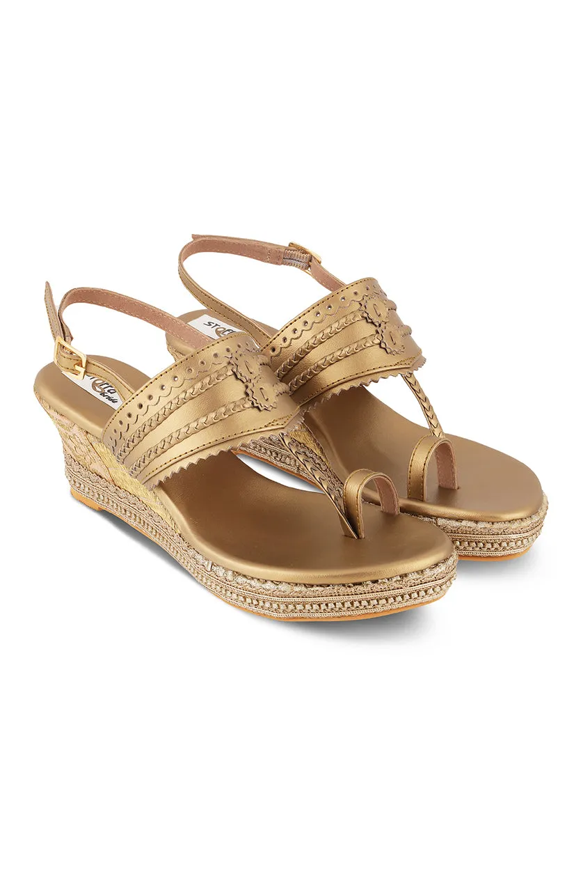 Border Back Strap Low Wedge Antique