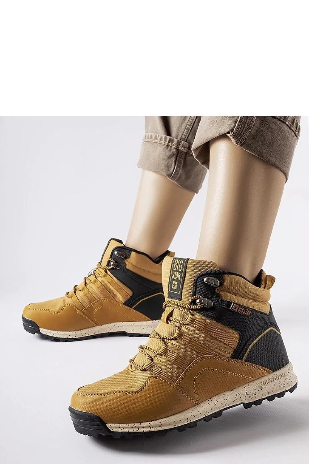 Brown lace-up closure trapper shoes