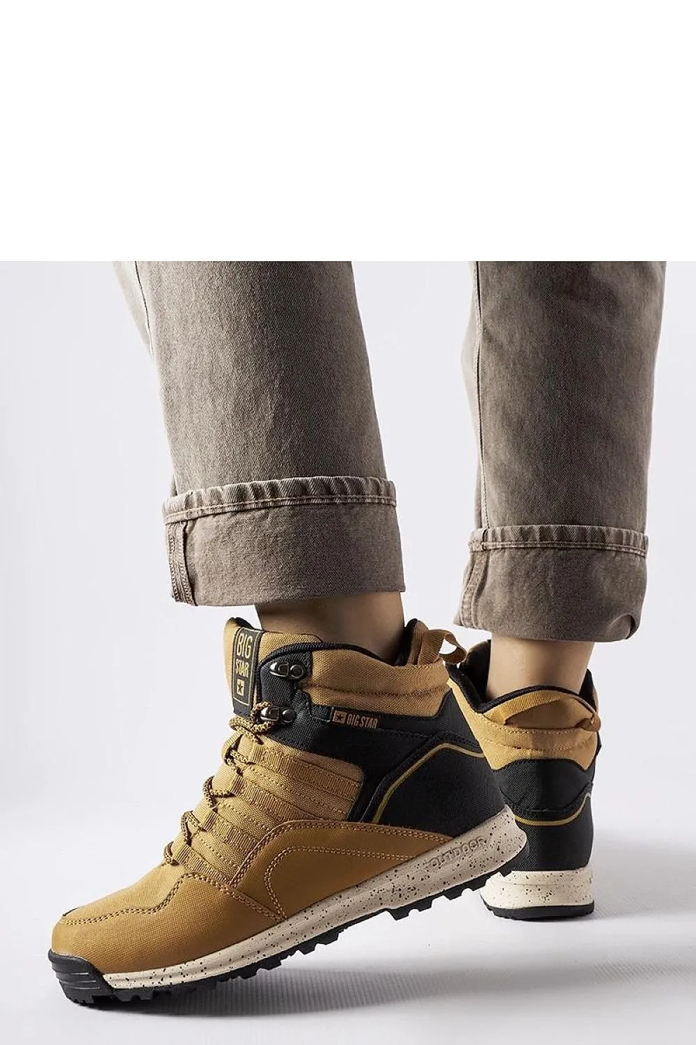 Brown lace-up closure trapper shoes