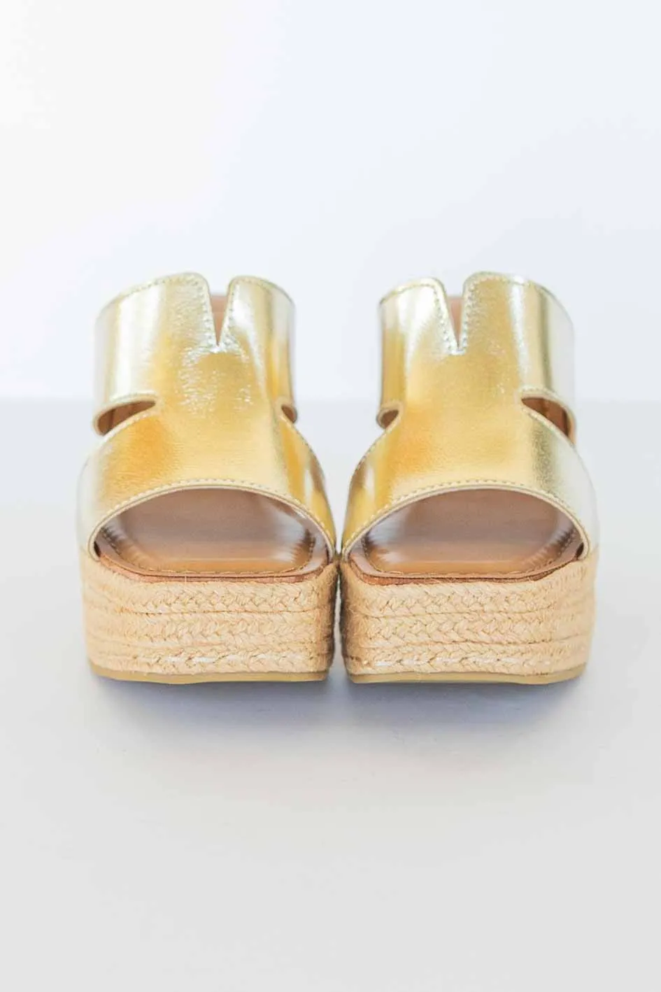 [CHINESE LAUNDRY] NEXT DOOR WEDGE PLATFORM SANDAL-METALLIC GOLD