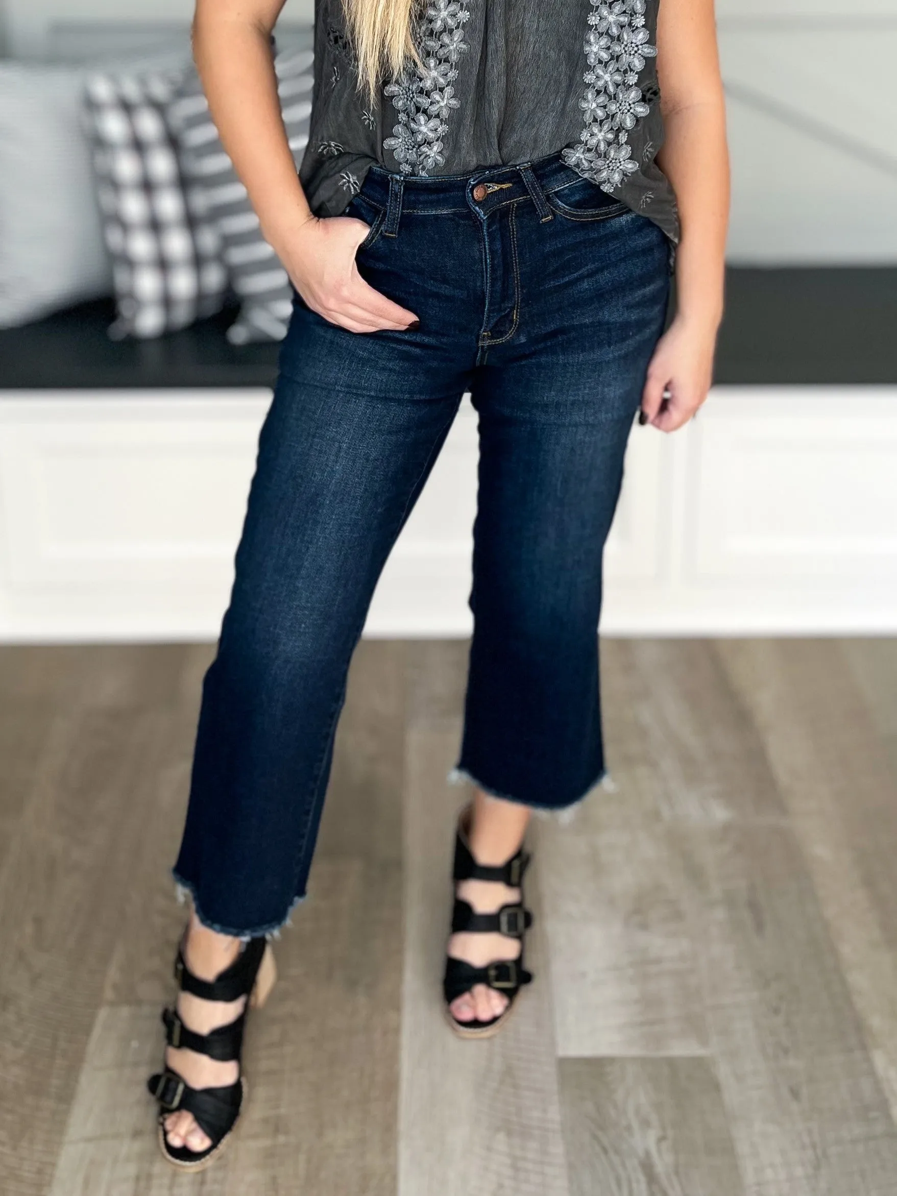 Coming In Hot  -  Cropped Wide Leg Jeans