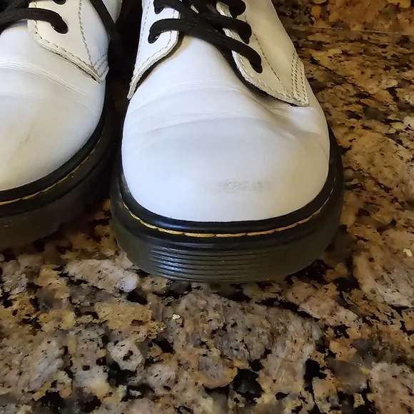 Doc Dr. Martens Girls Zavala J AW004 Lace Up‎ Combat Boot White Size 4 Youth