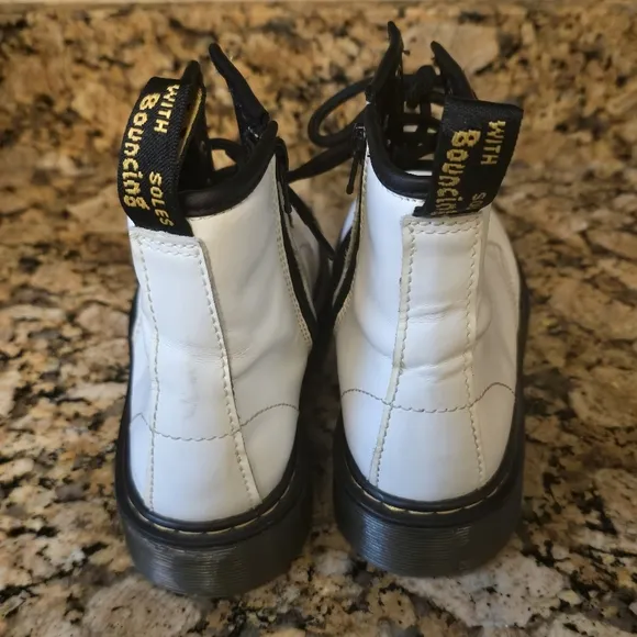 Doc Dr. Martens Girls Zavala J AW004 Lace Up‎ Combat Boot White Size 4 Youth