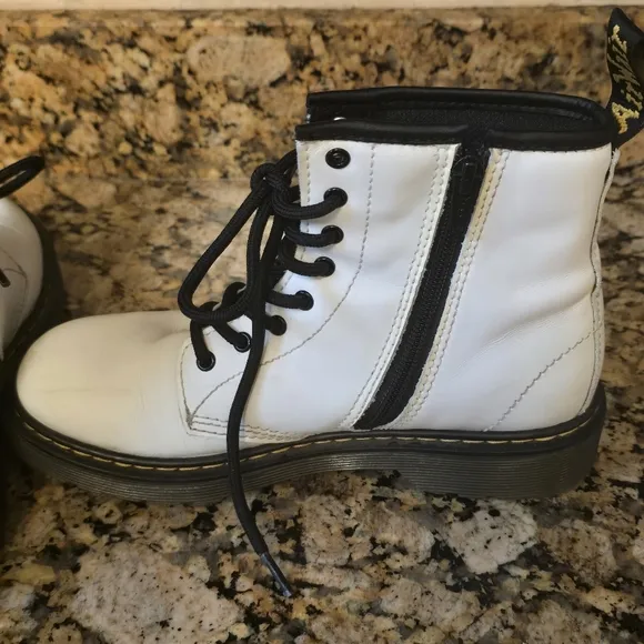 Doc Dr. Martens Girls Zavala J AW004 Lace Up‎ Combat Boot White Size 4 Youth