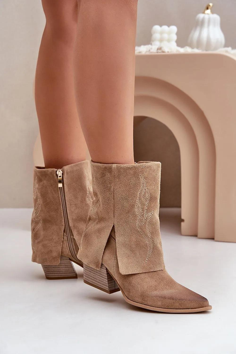 Elegant natural suede cowgirl heel boots