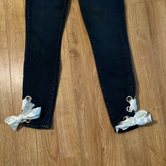 Good American Good Waist bottom leg lace up jeans Size 4