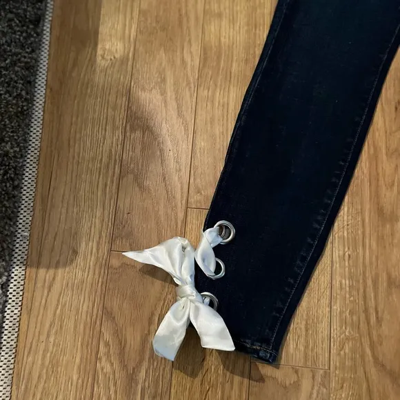 Good American Good Waist bottom leg lace up jeans Size 4