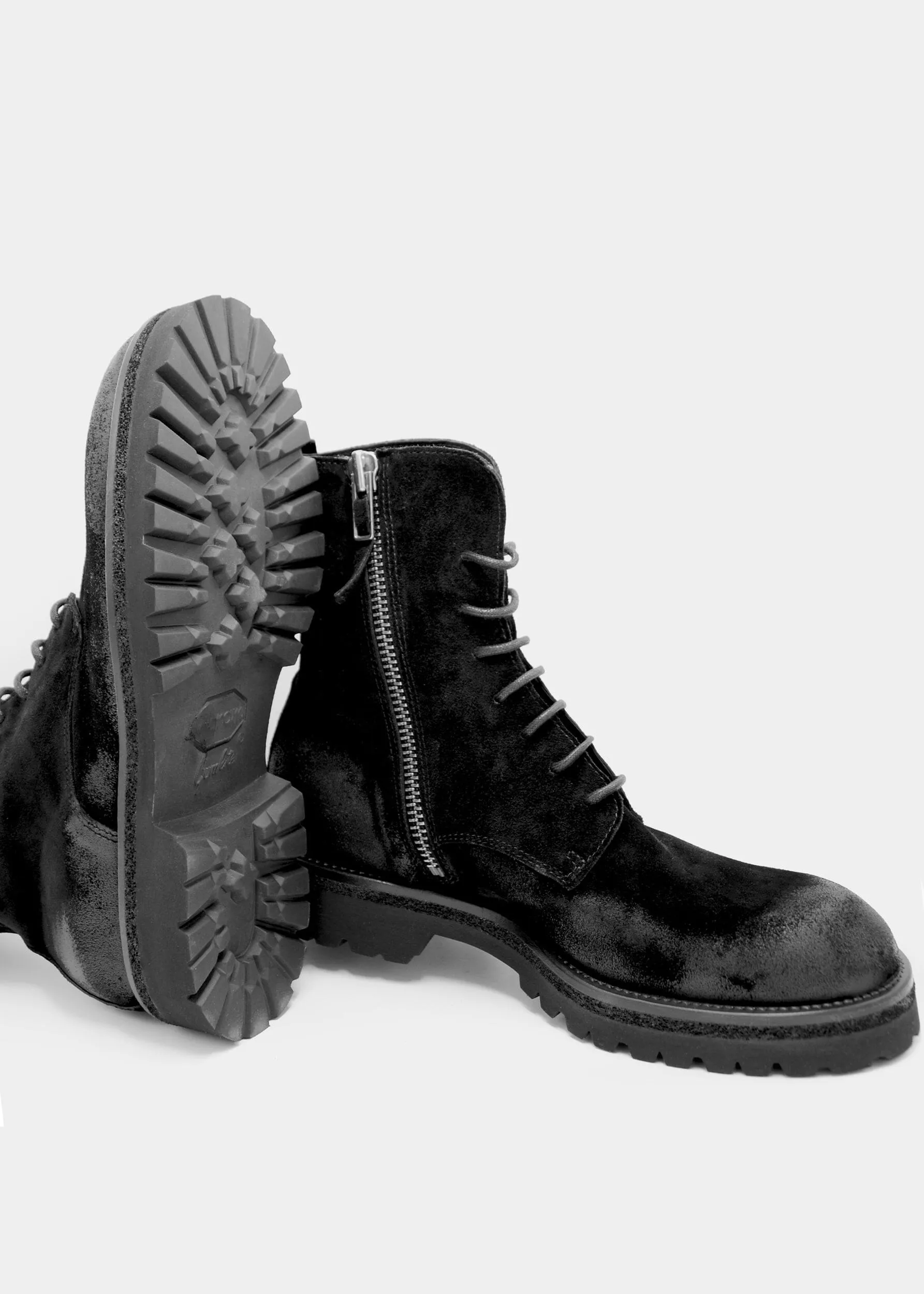 LACE-UP BOOT