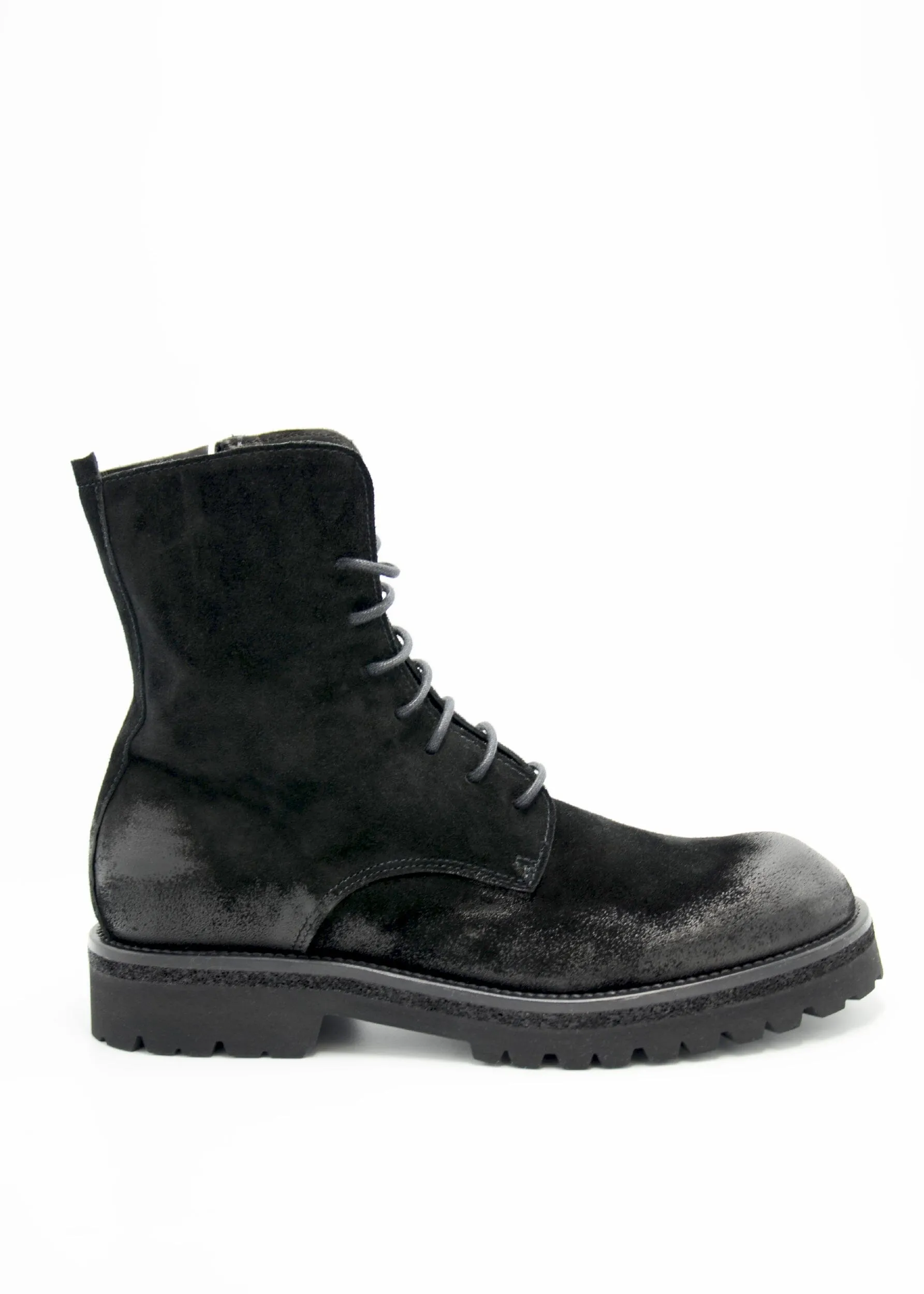 LACE-UP BOOT