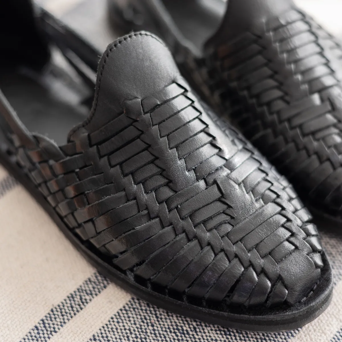 MARA Wedge Black