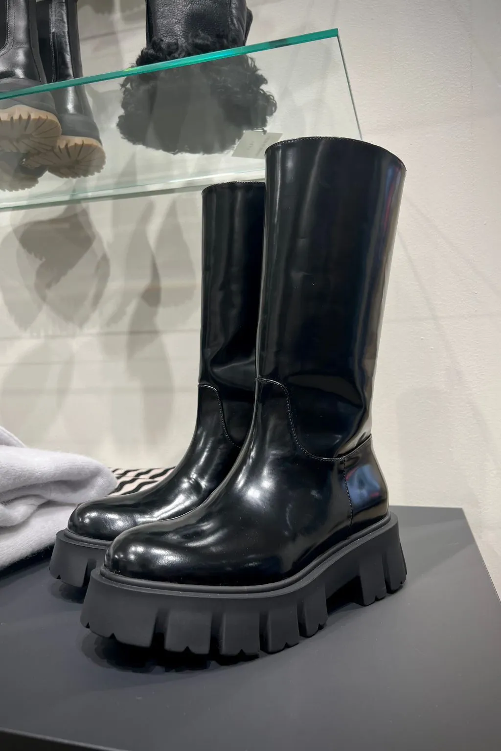 Mega Chunky Shiny Boot Black