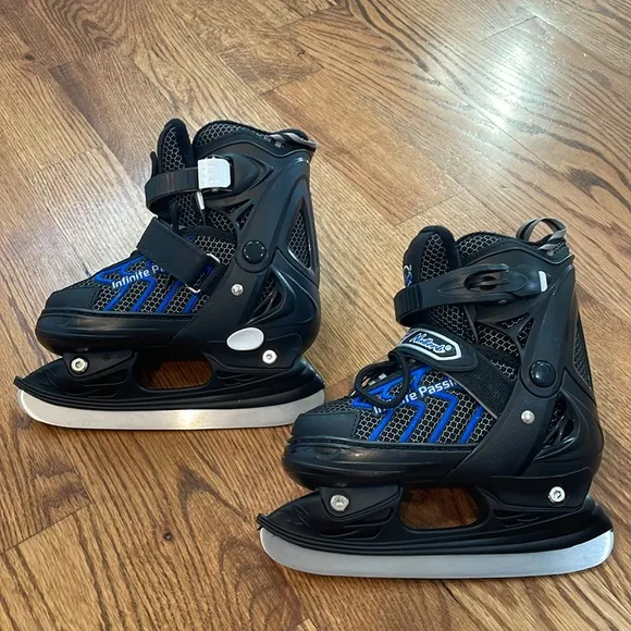 Nattork Ice Skates. Lace-Up Skates. Soft Padding and Reinforced Ankle Support.