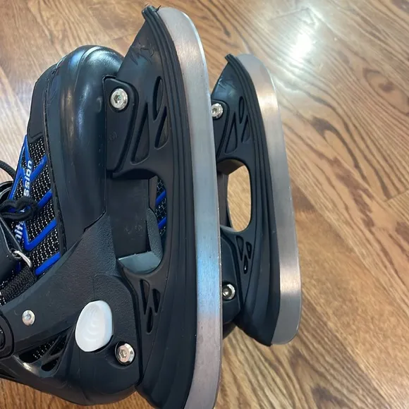 Nattork Ice Skates. Lace-Up Skates. Soft Padding and Reinforced Ankle Support.