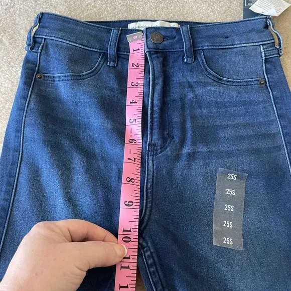 NWT Abercrombie &amp; Fitch Ankle‎ High rise jeans. Women size 25/0 short