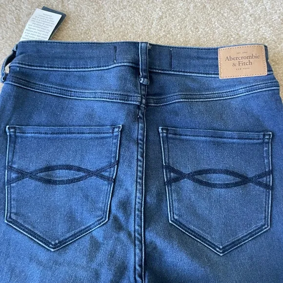 NWT Abercrombie &amp; Fitch Ankle‎ High rise jeans. Women size 25/0 short
