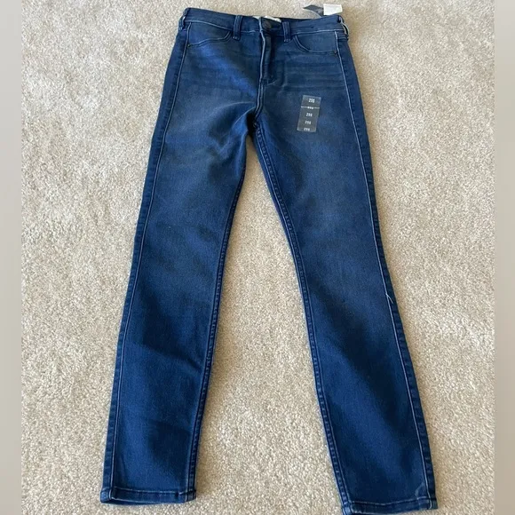 NWT Abercrombie &amp; Fitch Ankle‎ High rise jeans. Women size 25/0 short