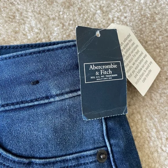 NWT Abercrombie &amp; Fitch Ankle‎ High rise jeans. Women size 25/0 short