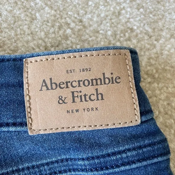 NWT Abercrombie &amp; Fitch Ankle‎ High rise jeans. Women size 25/0 short
