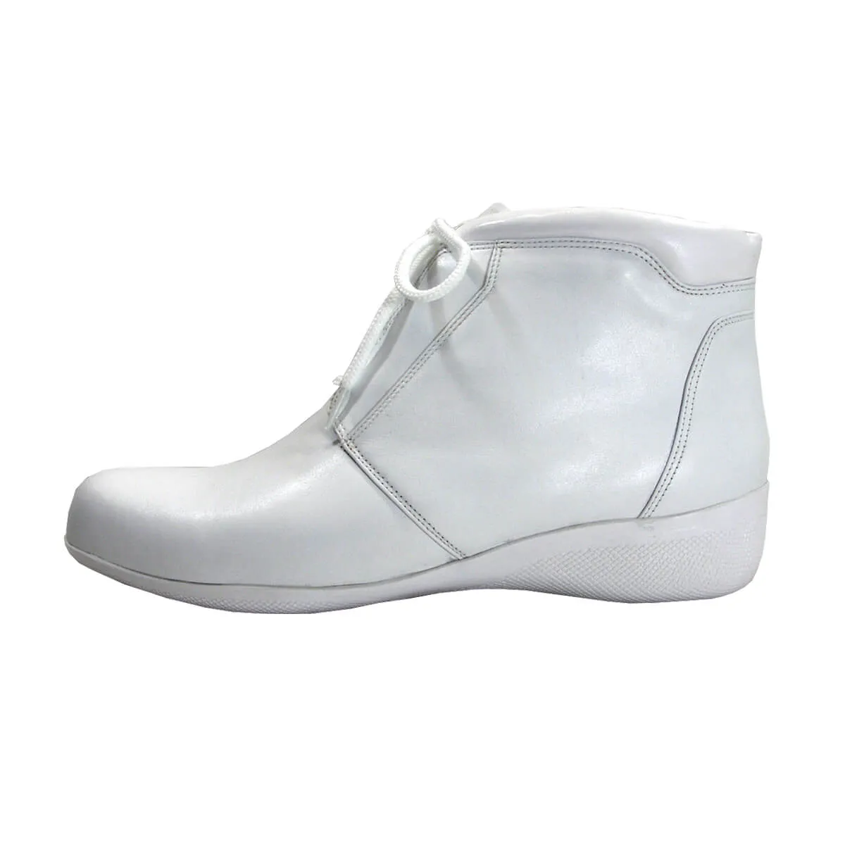 PEERAGE Rhonda Women's Wide Width Leather Utility Booties