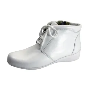 PEERAGE Rhonda Women's Wide Width Leather Utility Booties