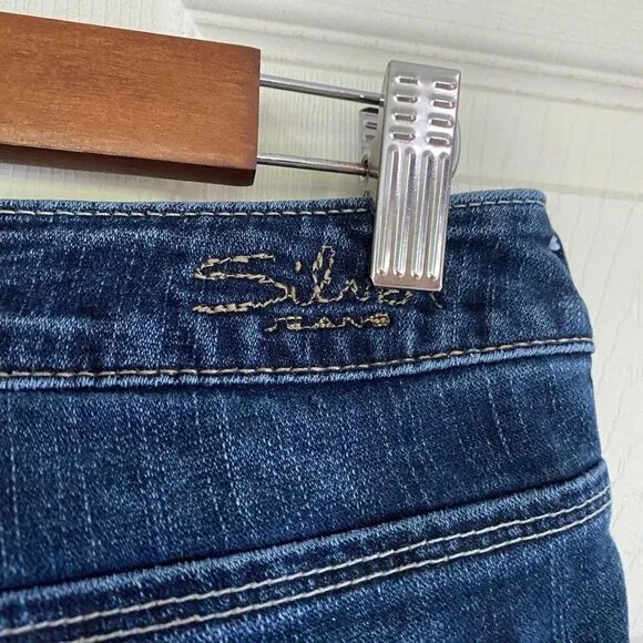 Silver Women's Santorini Dark Wash Cropped Ankle Factory Faded Jeans Size 28