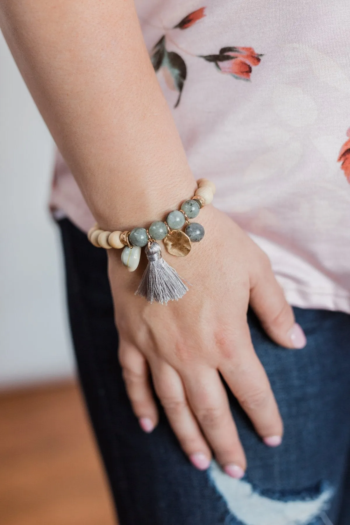 Tassel & Seashell Single Beaded Bracelet - Sand