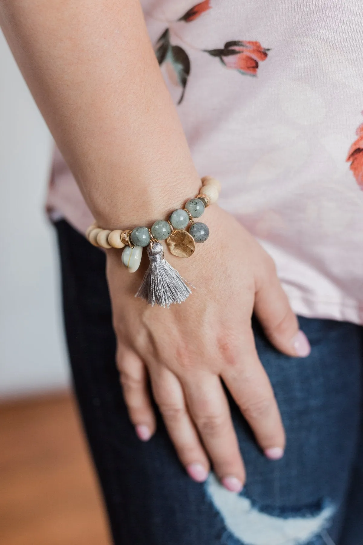 Tassel & Seashell Single Beaded Bracelet - Sand